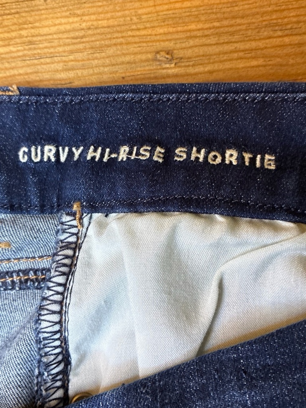 American Eagle Curvy High Rise Shortie Distressed Denim Shorts Size M Women's - Picture 7 of 8